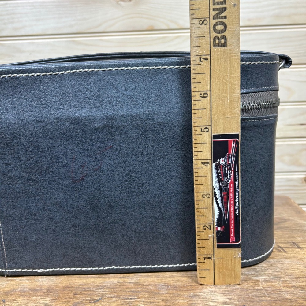 Vintage Skyway Gray Faux Leather Train Case Vanity Travel Bag with Tassels - Picture 5 of 10